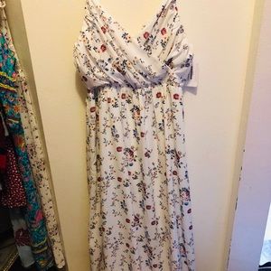 NWT L Floral strappy Maxi Dress